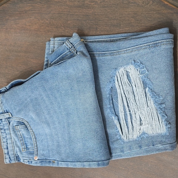 NWT Pretty Little Thing High Rise Mom Jeans Sz 12 - Picture 2 of 4